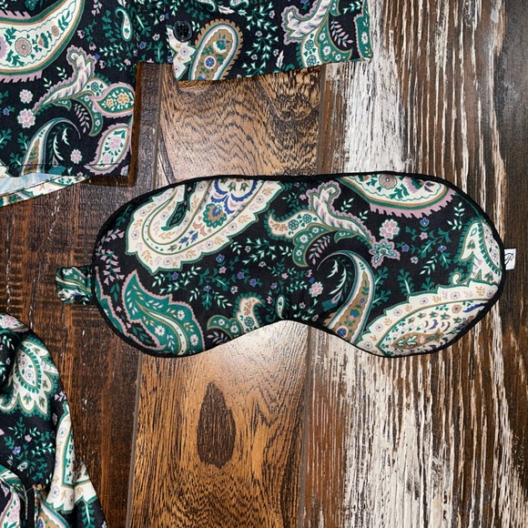 NWOT Plush Paisley Pajama Set with Eye Mask in Multi-Green - Picture 5 of 8